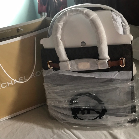 MK purse 💯 authentic NWT - Picture 1 of 4